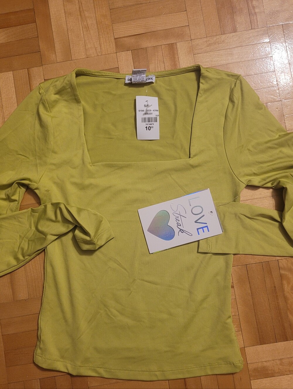 Classic Long-Sleeve Crew Neck Top in Lime Green — Unbranded